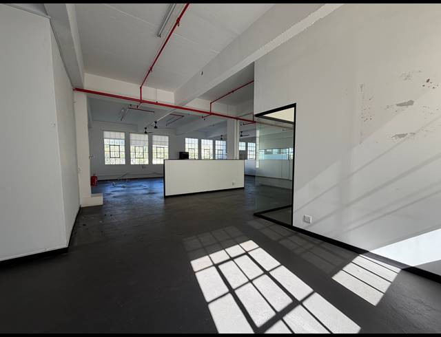 545M² BUILDING TO LET IN WOODSTOCK